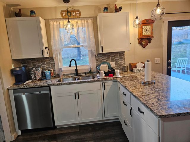 1705 Lakeview Drive, Ava, MO 65608