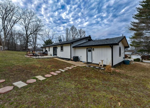 1705 Lakeview Drive, Ava, MO 65608