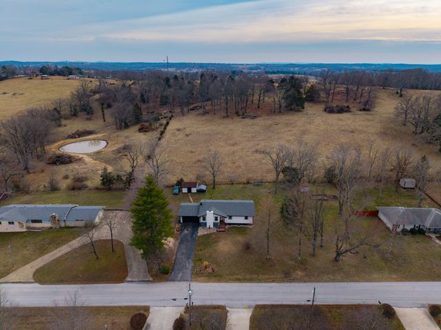 1705 Lakeview Drive, Ava, MO 65608