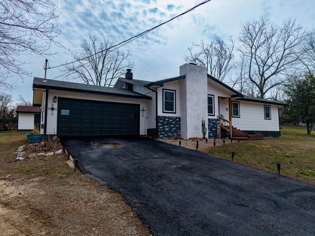 1705 Lakeview Drive, Ava, MO 65608