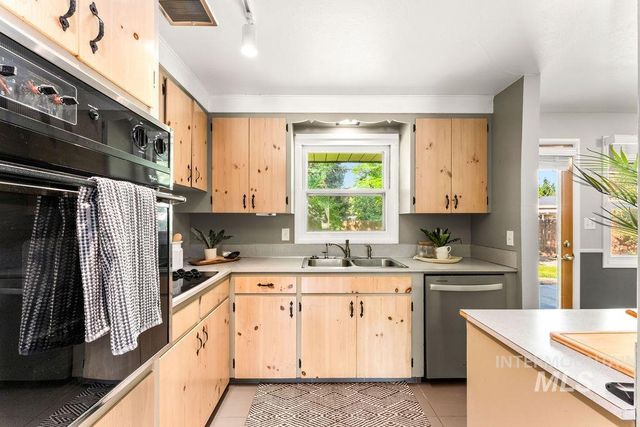 1817 Palouse St, Boise, ID 83705