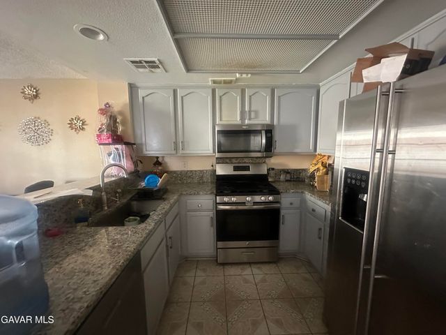 5147 Moonraker Road, Palmdale, CA 93552