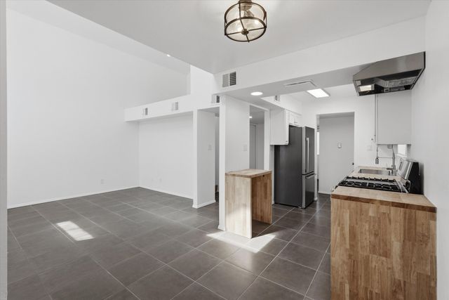 725 Barelas Court SW, Albuquerque, NM 87102