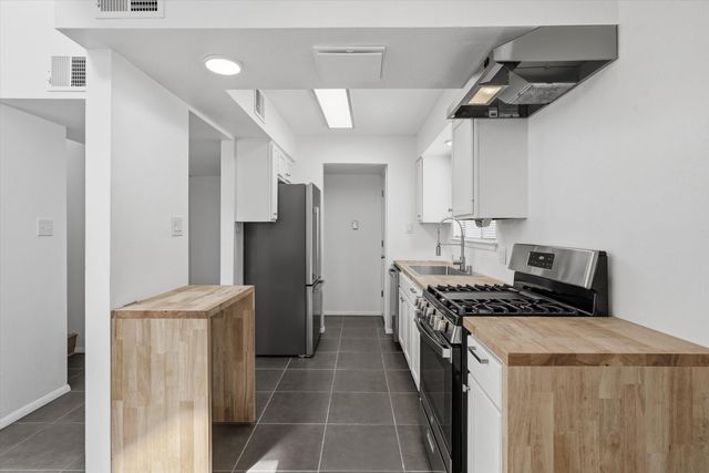 725 Barelas Court SW, Albuquerque, NM 87102