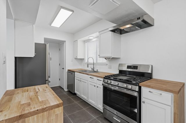 725 Barelas Court SW, Albuquerque, NM 87102