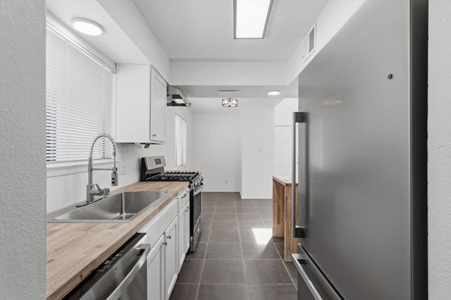 725 Barelas Court SW, Albuquerque, NM 87102