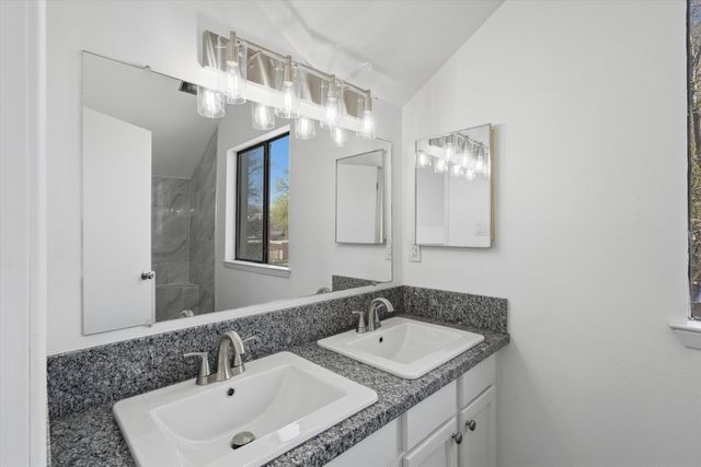 725 Barelas Court SW, Albuquerque, NM 87102