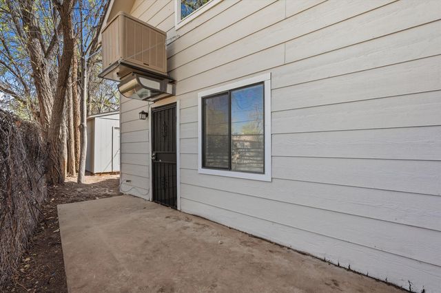 725 Barelas Court SW, Albuquerque, NM 87102