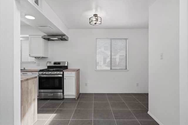 725 Barelas Court SW, Albuquerque, NM 87102