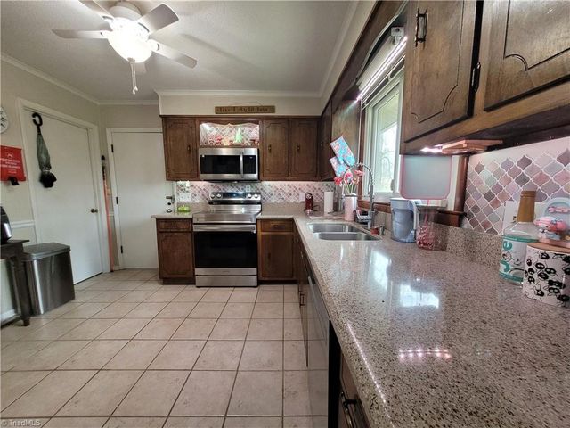 5 Windsor Circle, Thomasville, NC 27360