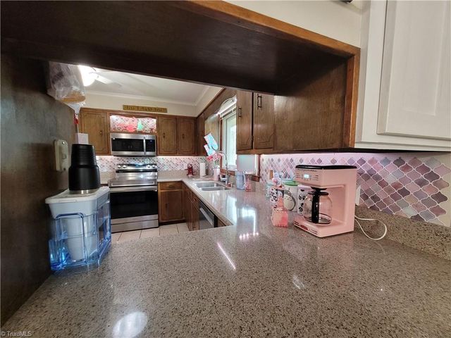 5 Windsor Circle, Thomasville, NC 27360