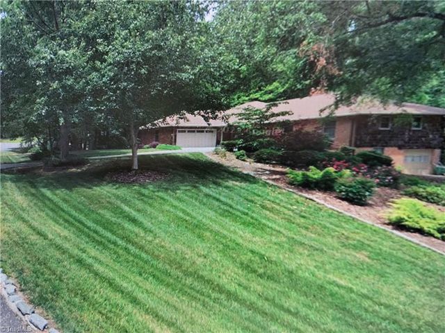 5 Windsor Circle, Thomasville, NC 27360