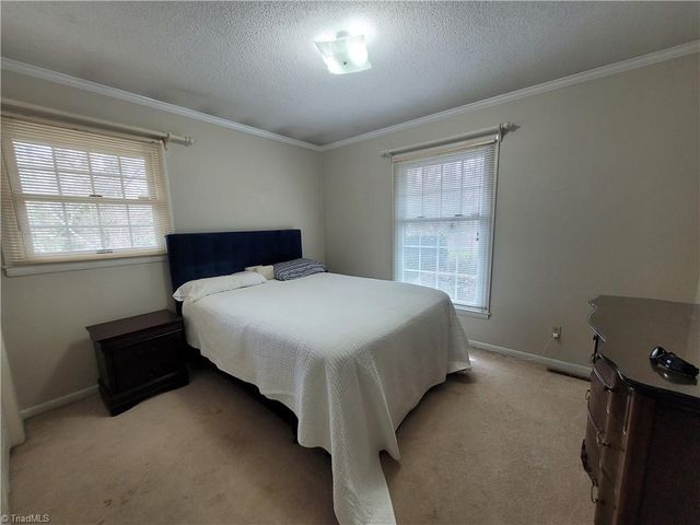 5 Windsor Circle, Thomasville, NC 27360