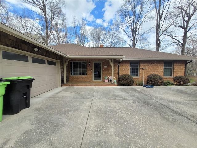 5 Windsor Circle, Thomasville, NC 27360