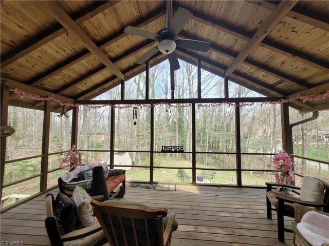 5 Windsor Circle, Thomasville, NC 27360