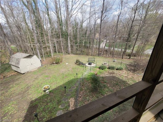 5 Windsor Circle, Thomasville, NC 27360