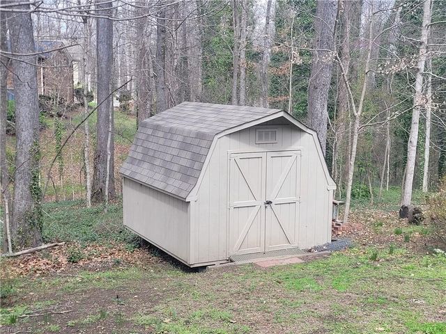 5 Windsor Circle, Thomasville, NC 27360