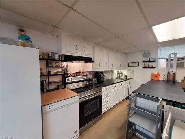 5 Windsor Circle, Thomasville, NC 27360