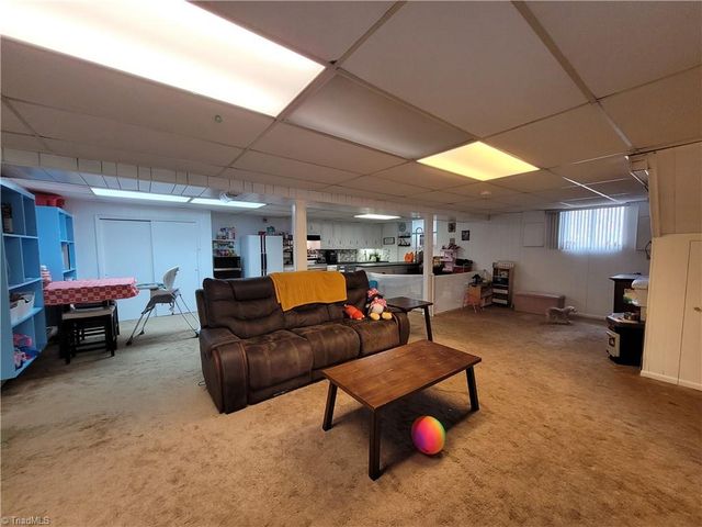 5 Windsor Circle, Thomasville, NC 27360