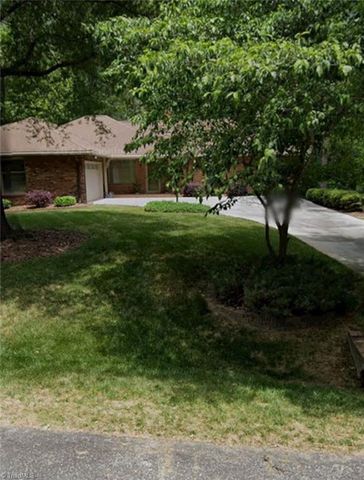 5 Windsor Circle, Thomasville, NC 27360