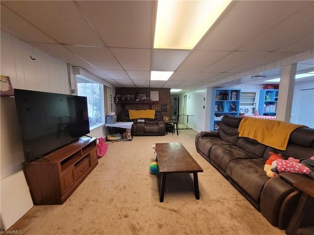 5 Windsor Circle, Thomasville, NC 27360