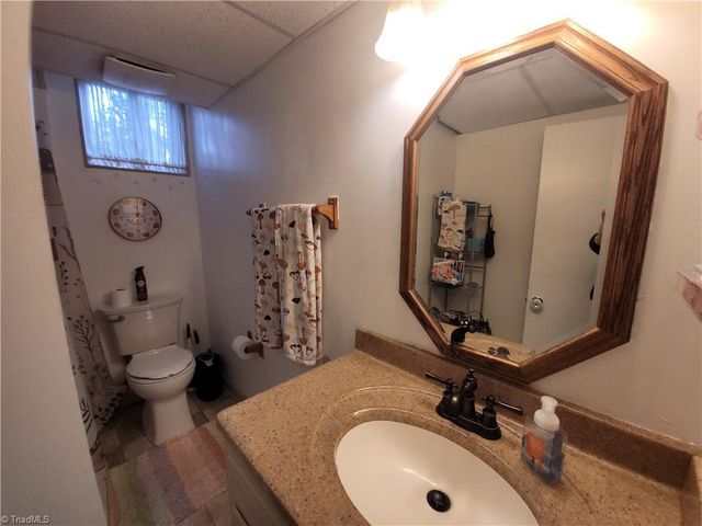 5 Windsor Circle, Thomasville, NC 27360