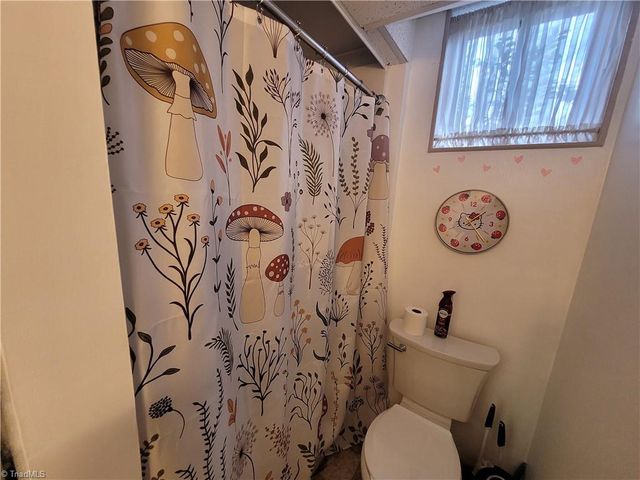 5 Windsor Circle, Thomasville, NC 27360