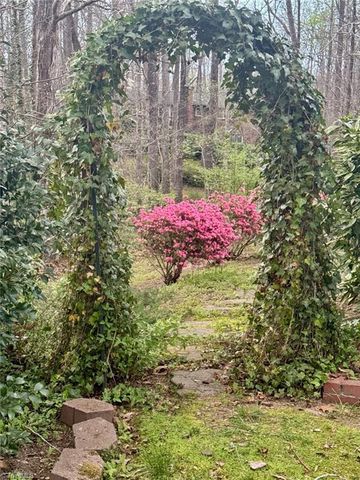 5 Windsor Circle, Thomasville, NC 27360