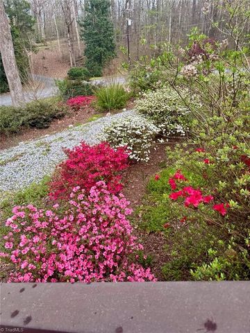 5 Windsor Circle, Thomasville, NC 27360