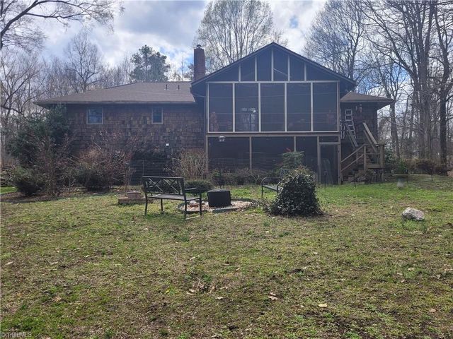 5 Windsor Circle, Thomasville, NC 27360