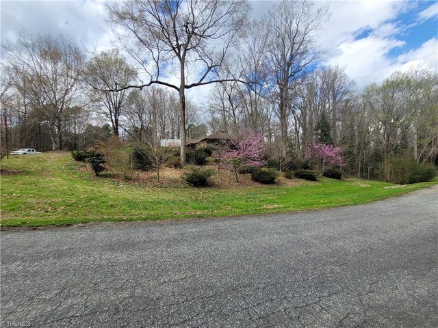 5 Windsor Circle, Thomasville, NC 27360