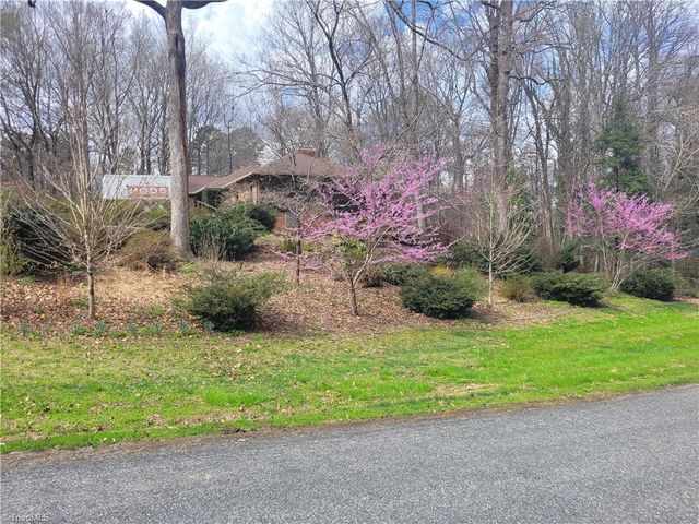 5 Windsor Circle, Thomasville, NC 27360