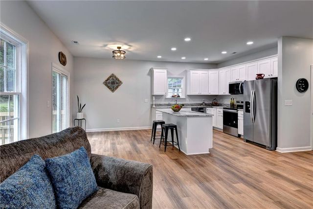 300 East ST, Smithfield, VA 23430