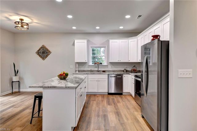 300 East ST, Smithfield, VA 23430