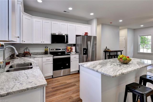 300 East ST, Smithfield, VA 23430