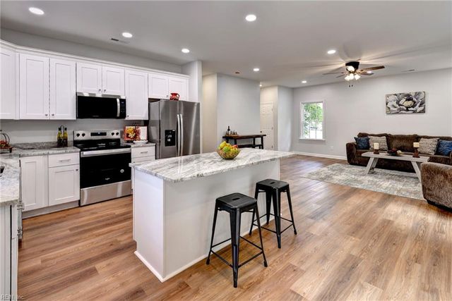 300 East ST, Smithfield, VA 23430