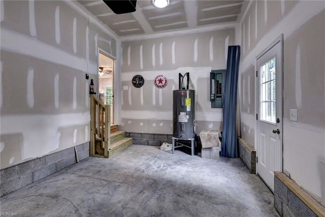 300 East ST, Smithfield, VA 23430