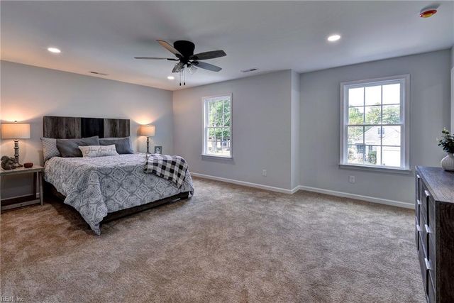 300 East ST, Smithfield, VA 23430