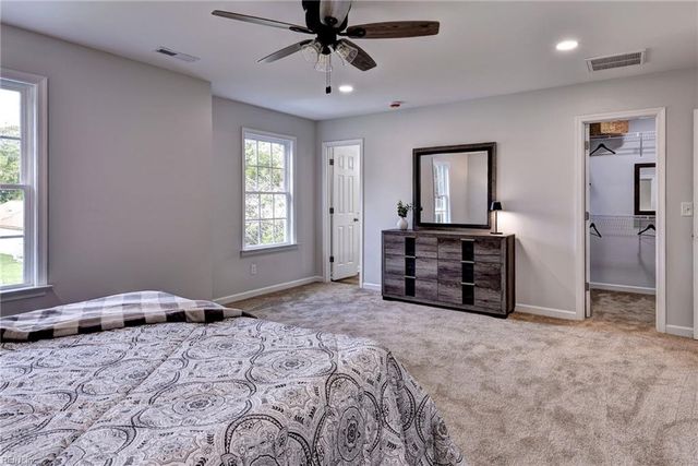 300 East ST, Smithfield, VA 23430