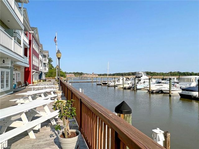 300 East ST, Smithfield, VA 23430