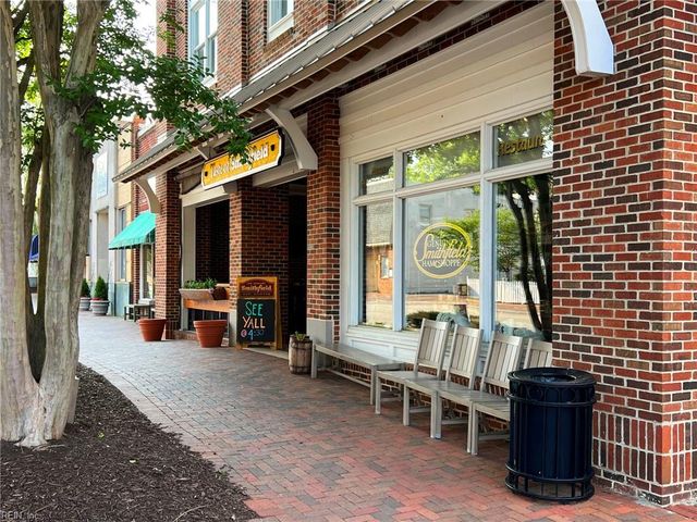 300 East ST, Smithfield, VA 23430