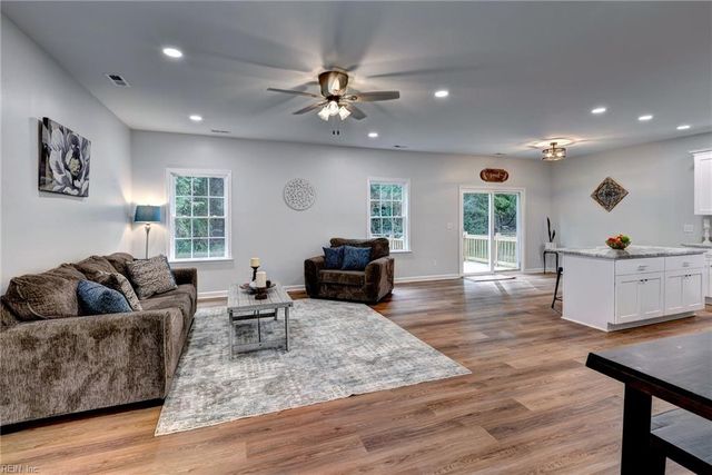 300 East ST, Smithfield, VA 23430