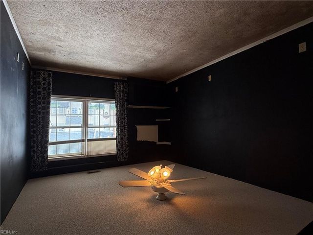 948 Saint Andrews Reach Apt B, Chesapeake, VA 23320