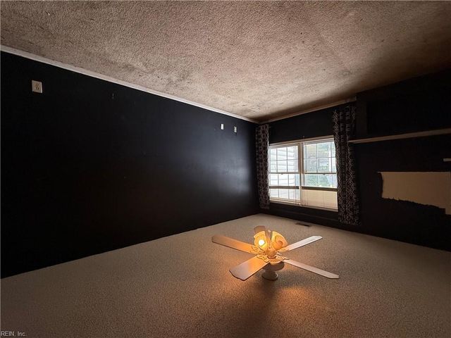 948 Saint Andrews Reach Apt B, Chesapeake, VA 23320