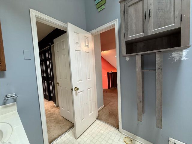 948 Saint Andrews Reach Apt B, Chesapeake, VA 23320