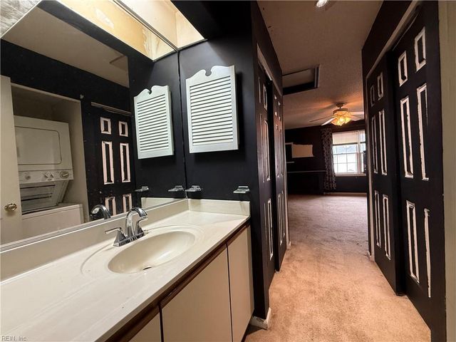 948 Saint Andrews Reach Apt B, Chesapeake, VA 23320