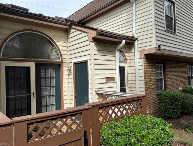 948 Saint Andrews Reach Apt B, Chesapeake, VA 23320