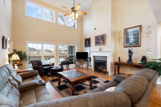 1606 N Montys Circle, Southaven, MS 38672