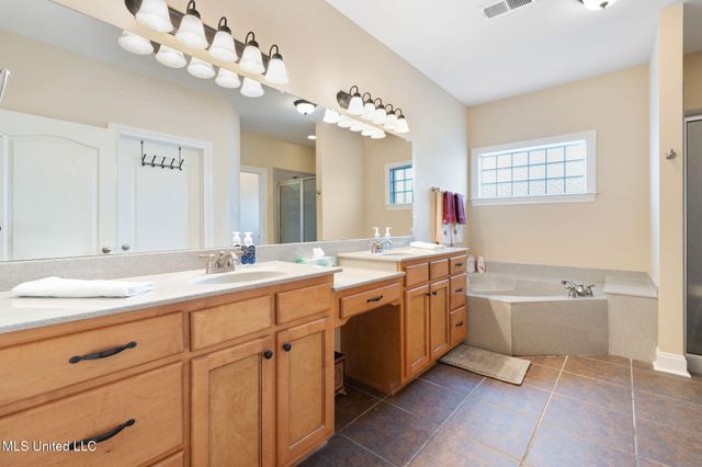 1606 N Montys Circle, Southaven, MS 38672