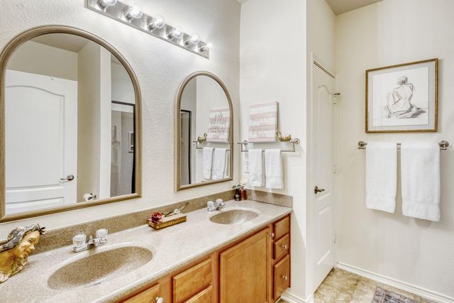 5805 Alomar CV, Del Valle, TX 78617